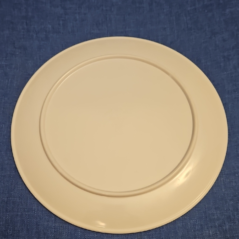 Snowflake Pattern Plate. - Picture 2 of 4